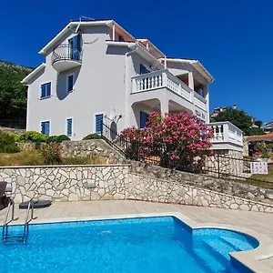 Iva Apartment Ravni